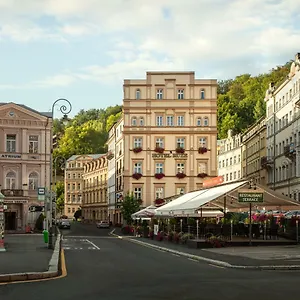 hotel-ruze.karlovyvary-hotels.com/
