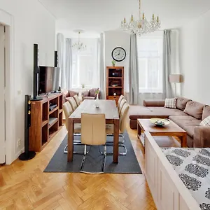 4* Lägenhetshotell Old Town Square